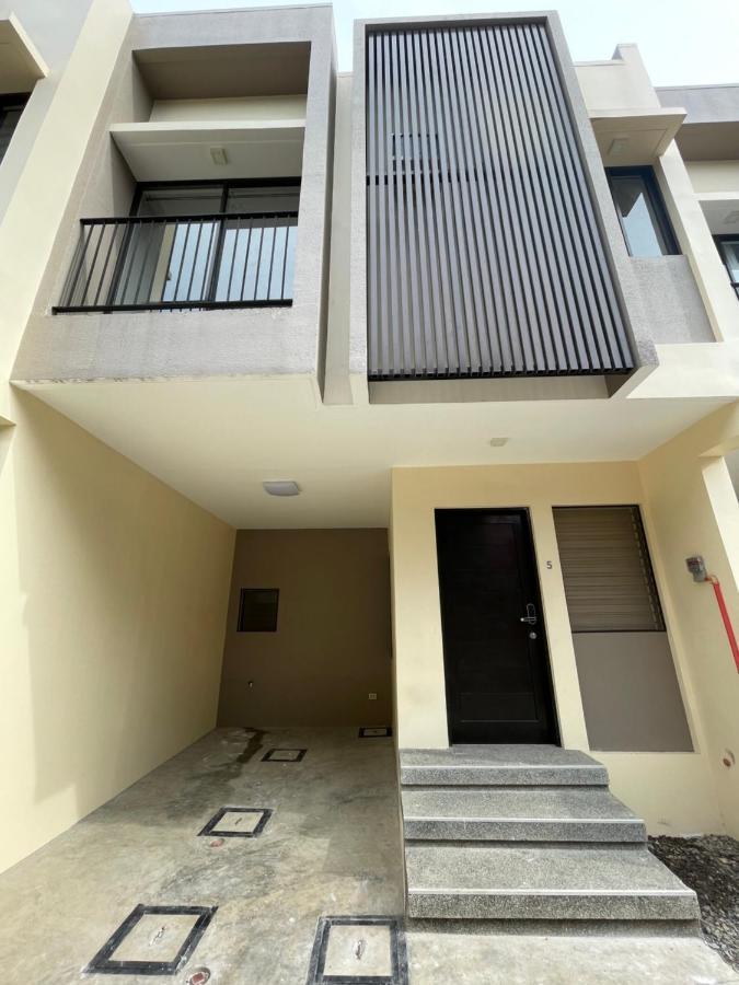 Fly & Rest Guesthouse - Mactan-Cebu International Airport Lapu-Lapu City Exterior foto